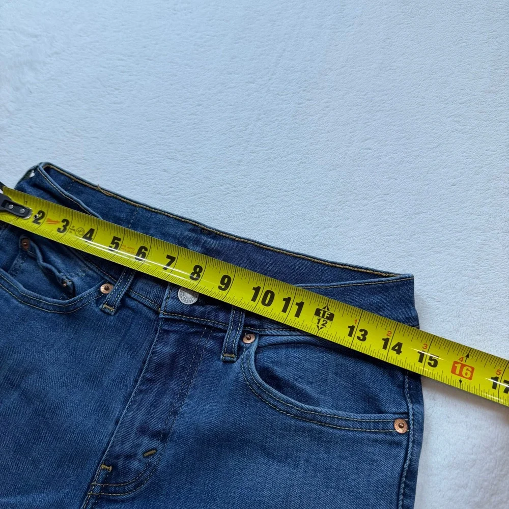 Levis slip into